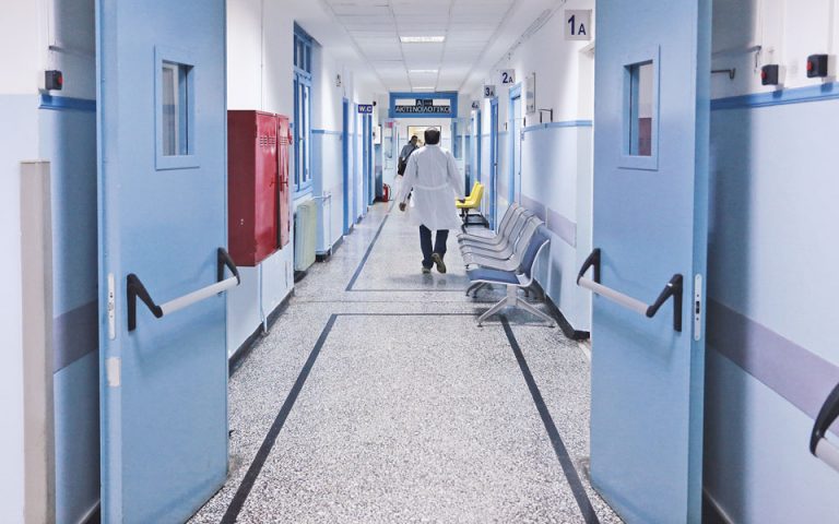 Ανοίγει το μέτωπο της Υγείας: «Ιδιωτικοποιούν το ΕΣΥ», πυρ ομαδόν μετά την αυτοκτονία καρκινοπαθούς