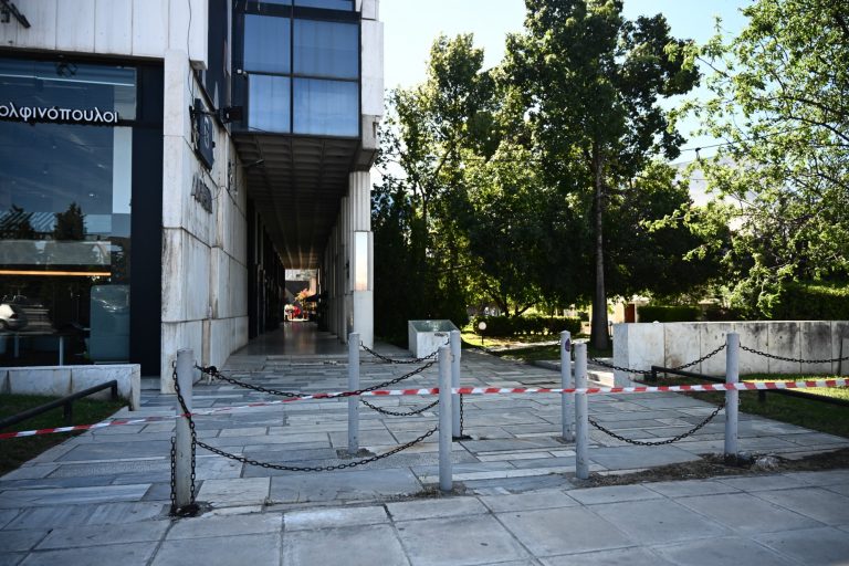Τι εξετάζει η ΕΛ.ΑΣ. για το επεισόδιο με ένα νεκρό και δύο τραυματίες έξω από νυχτερινό κέντρο
