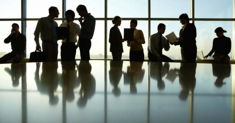 Κίνα: «Έχετε το τηλέφωνό σας ανοιχτό 24 ώρες το 24ωρο» –  Όταν οι εντολές των αφεντικών προκαλούν αντιδράσεις