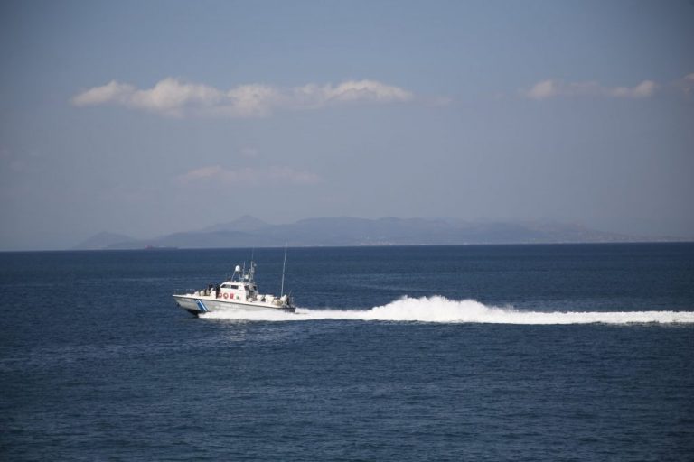 Κρήτη: Διάσωση 33 μεταναστών νότια του Ηρακλείου – Επέβαιναν σε ακυβέρνητη λέμβο