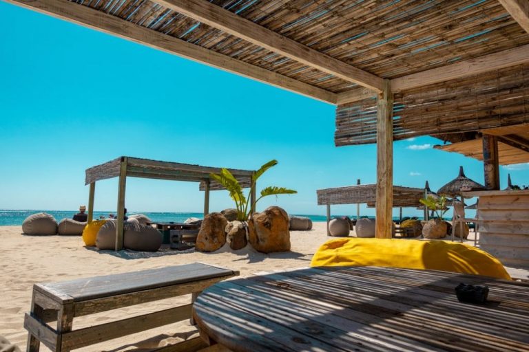 ΑΑΔΕ: Πρόστιμο και λουκέτο σε beach bar στην Κυπαρισσία