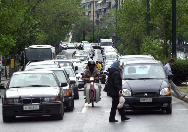 ΑΑΔΕ: Έτοιμη να ξεκινήσει τις ηλεκτρονικές διασταυρώσεις για ανασφάλιστα οχήματα, τέλη και ΚΤΕΟ