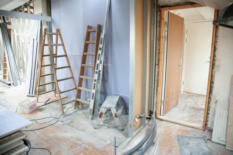 «Ανακαινίζω-Νοικιάζω»: Αντίστροφη μέτρηση για το άνοιγμα της πλατφόρμας – Ποια θα είναι τα νέα κριτήρια