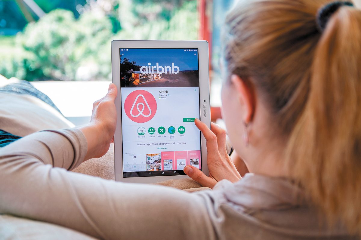 Airbnb: Oι τάσεις για το Πάσχα και η ζήτηση για την ελληνική πρωτεύουσα