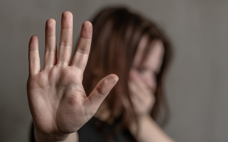 Αχαρνές: Νέο περιστατικό ενδοοικογενειακής βίας – Απείλησε τη γυναίκα του με όπλο