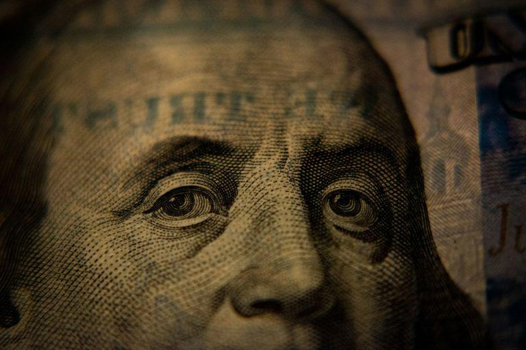 Χρήματα: Δεν φέρνουν την ευτυχία, αλλά την ευγένεια