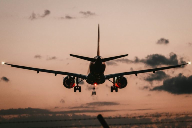 Ινδονησία: Αεροπλάνο έκανε αναστροφή όταν επιβάτης προσπάθησε να ανοίξει την πόρτα