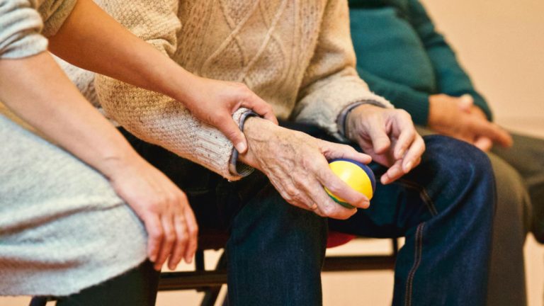Σε μία Ευρώπη που γερνάει οι μετανάστες είναι το μέλλον της φροντίδας