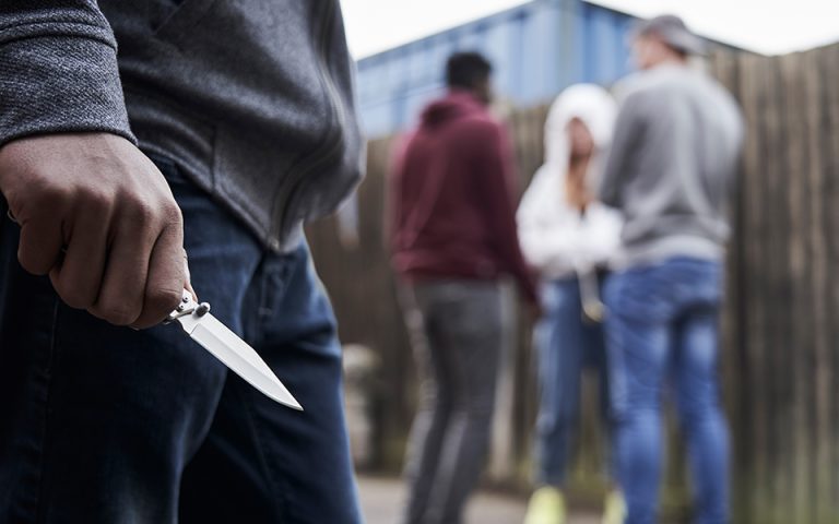 Αγρίνιο: Απόπειρα ληστείας με σουγιά και άγρια συμπλοκή ανήλικων με έναν τραυματία – 8 συλλήψεις