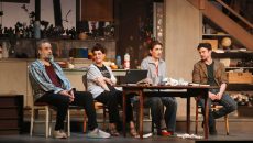 Είδαμε την παράσταση της Nia Vardalos στο Παλλάς – Μια ιστορία γεμάτη μικρές, όμορφες αλήθειες