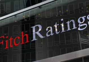 Fitch: Διατηρεί την αξιολόγηση στο BBB-, αναβαθμίζει σε θετικές τις προοπτικές για την ελληνική οικονομία