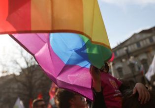ΗΠΑ: Γιατρός εναντιώνεται επί δεκαετίες στα δικαιώματα των ΛΟΑΤΚΙ+ – Απειλεί την υγεία εκατομμυρίων ανθρώπων