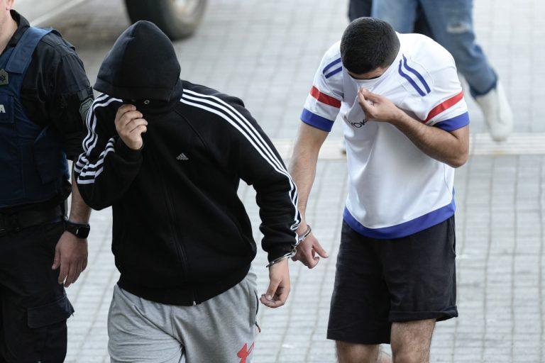 Θεσσαλονίκη: Δίωξη για 13 πράξεις σε βάρος των 28 συλληφθέντων μελών ακροδεξιάς οργάνωσης