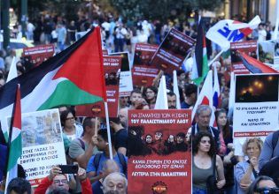 Σύνταγμα: Συναυλία αλληλεγγύης για τη Γάζα – «Είμαστε εδώ για να μπορέσουμε να κοιτάξουμε στα μάτια τα παιδιά μας»