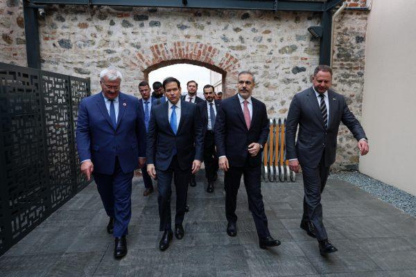 Live – Κωνσταντινούπολη: Ξεκίνησε η συνάντηση Ουκρανίας – Ρωσίας