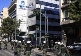 Αθωώθηκαν οι 25 του Ρουβίκωνα για το πανό στη Hellenic Train
