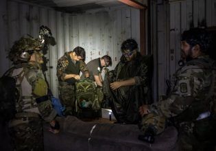 Οκλαχόμα: Γιατί οι άντρες ντύνονται με ρωσικές στολές – «Θα σκοτώσουμε μερικούς στρατιώτες του ΝΑΤΟ»