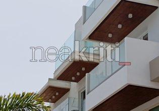 Κρήτη: Σε κρίσιμη κατάσταση ο Βρετανός τουρίστας που χτύπησε στο κεφάλι από πτώση τζαμαρίας
