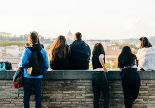 ΙnForum: Μόνο ο ένας στους 20 Έλληνες της γενιάς του brain drain σχεδιάζει να γυρίσει