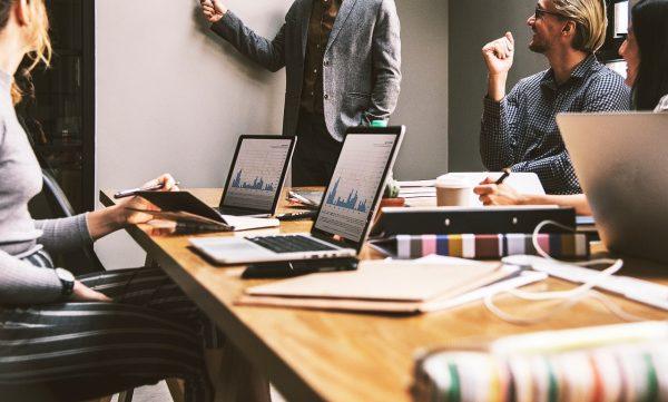 Εκτόξευση του πλούτου των millennials στις ΗΠΑ – «Φανταστικά» ή «κανονικά» τα χρήματα που έχουν;