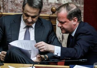 Για παράβαση καθήκοντος σε βαθμό πλημμελήματος ο Καραμανλής, για πρόκληση του κοινού περί δικαίου αισθήματος σε βαθμό κακουργήματος η κυβέρνηση