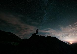Άκρως Ζωδιακό: Τα Do’s και Don’ts στα ζώδια σήμερα [Παρασκευή 30.05.2025]