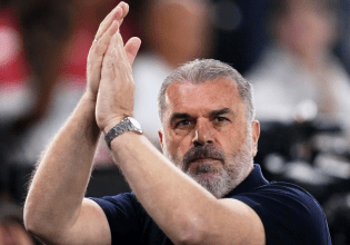 Η αγκαλιά του Ποστέκογλου με την οικογένεια του μετά την κατάκτηση του Europa League (pic)