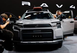 Στην… πρέσα των δασμών οι προμηθευτές των Toyota, Nissan και Ford στην Ιαπωνία