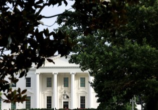 ΗΠΑ: Εμφύλιος στον Λευκό Οίκο για τις συγκρούσεις στη Μέση Ανατολή