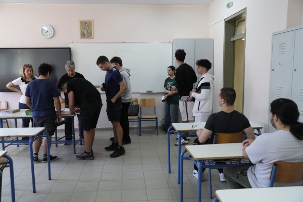 Πανελλαδικές 2025: Οι απαντήσεις σε Ιστορία, Φυσική και Οικονομία – Οι εκτιμήσεις για τη δυσκολία