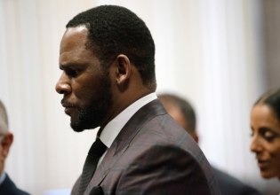 Στο νοσοκομείο ο R. Kelly από υπερβολική δόση στη φυλακή – Πήγαν να τον σκοτώσουν, υποστηρίζει ο δικηγόρος του