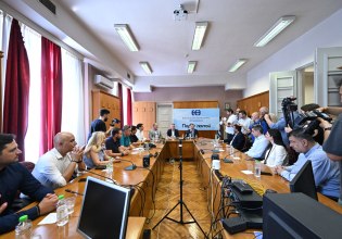 Ανδρουλάκης: Δέσμευση για 120 δόσεις για χρέη σε εφορία και ΕΦΚΑ – Το ΠΑΣΟΚ φυσικός σύμμαχος των μικρομεσαίων