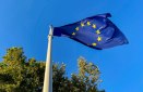 Bloomberg: Η ΕΕ «μαγειρεύει» δασμολογικά αντίποινα αν οι ΗΠΑ εφαρμόσουν βασικούς δασμούς