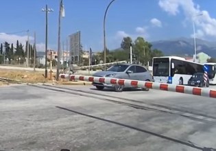 Πάτρα: ΙΧ με μικρό παιδί πέρασε κάτω από τις μπάρες του τρένου – Βίντεο ντοκουμέντο